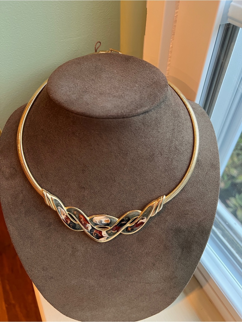 Vintage mod v enameled gold tone snake choker/necklace